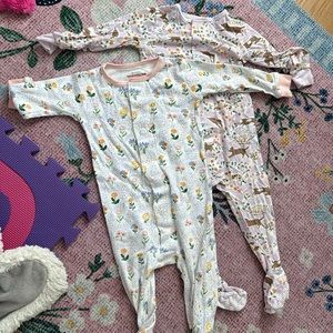 Two magnetic Me pajamas 9-12m